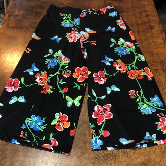Capri, floral pants S/P - Picture 11 of 13